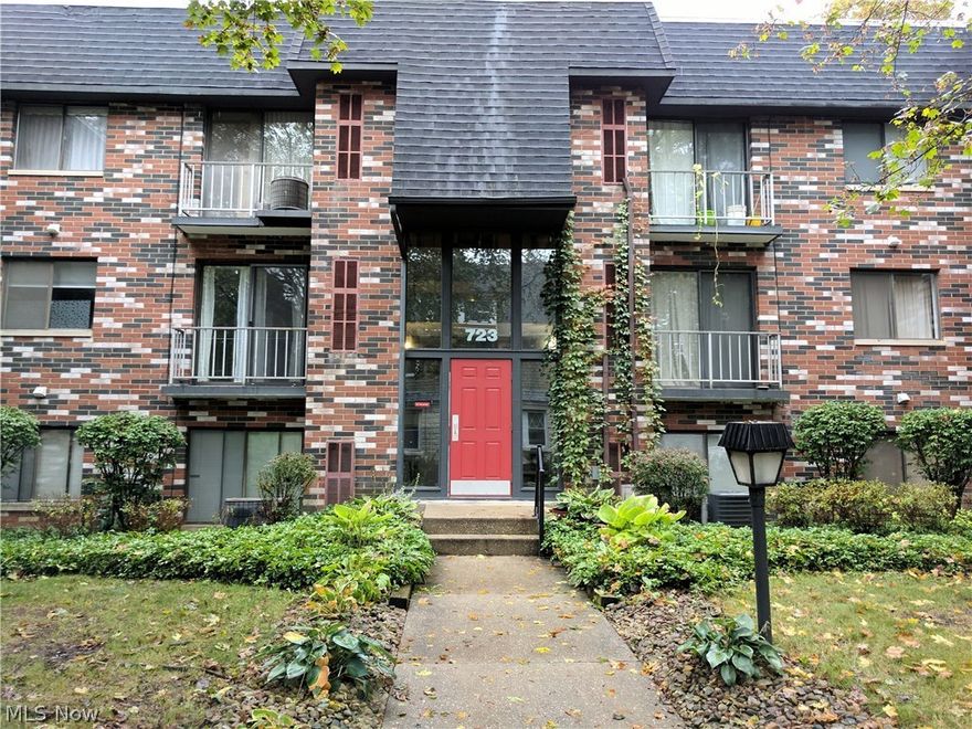 Cozy 1 bedroom condo available for rent in Kent! The kitchen comes with all newer appliances (excluding a microwave) and a small breakfast bar that opens into the formal dining and living room. Spacious 1 bedroom/1 bath with a large walk-in closet. Water/Sewer/Trash is included in the rent. Tenant only responsible for Electric, Gas, and Cable/Internet. Coin-operated laundry on-site. Parking lot out back with reserved parking (#48). Located close to downtown Kent, shopping, restaurants, parks and more! Don't let this one pass you by! No Section 8. No pets. $35 application fee per adult applicant. We run credit, criminal and eviction background check and verify income.