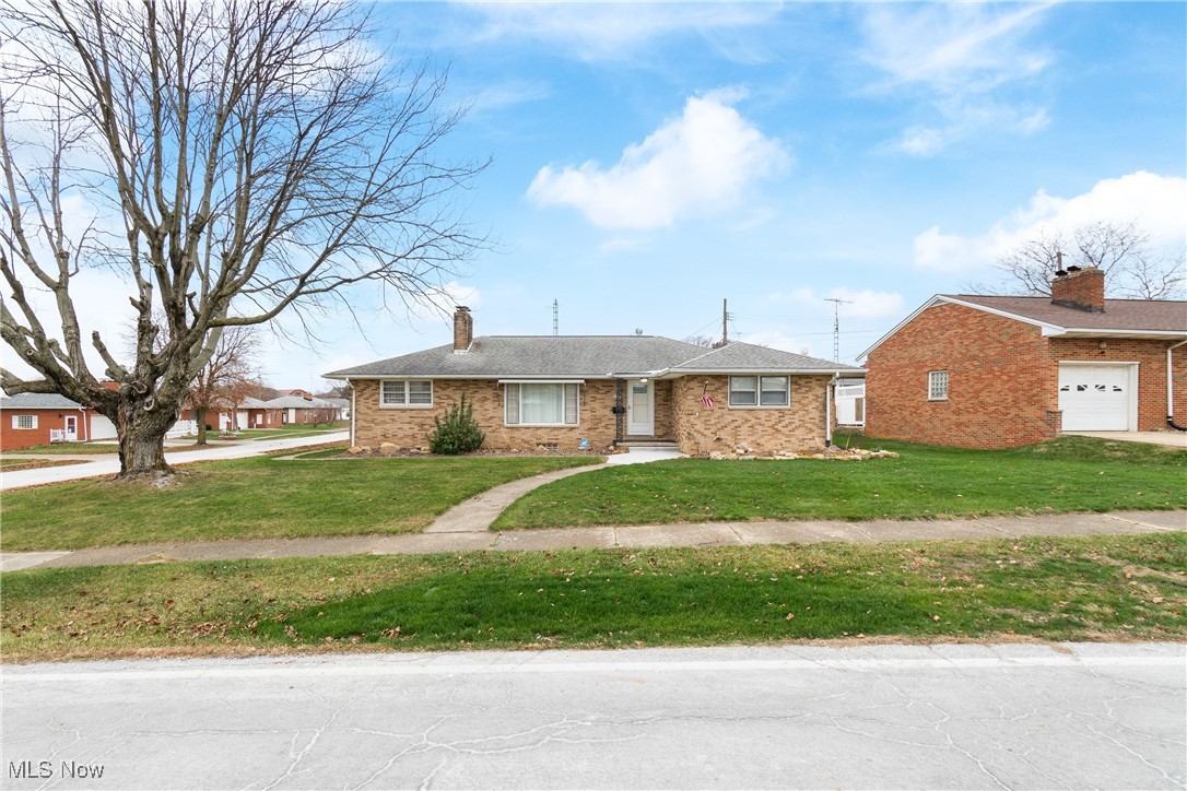 1421 Viola Pkwy, Canton, Ohio image 2