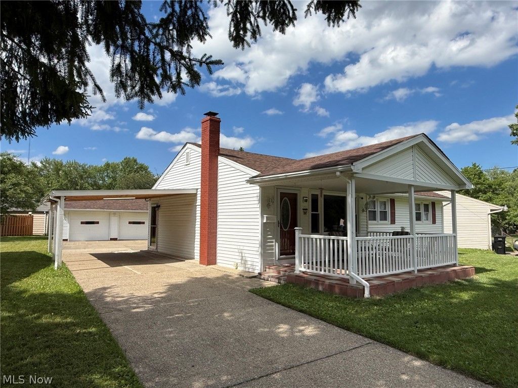 Photo of 448 Meadowbrook Avenue, Boardman, OH 44512 (MLS # 5216487)