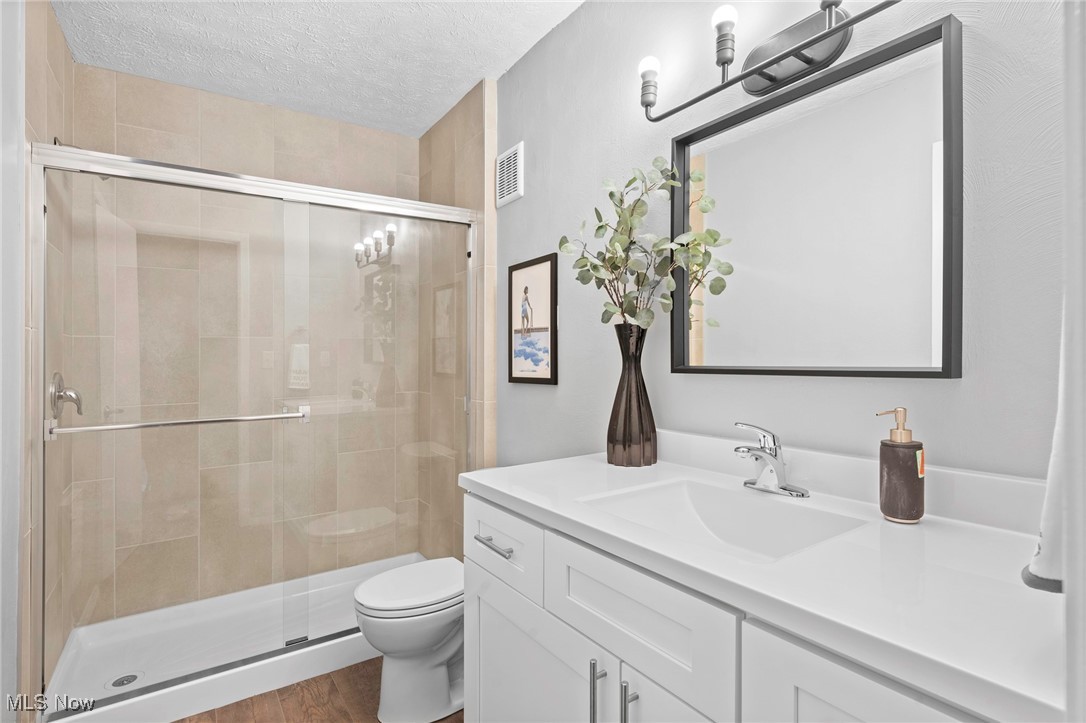 Cleveland, Ohio 44102, United States, 1 Bedroom Bedrooms, ,1 BathroomBathrooms,Residential,Pending,207215