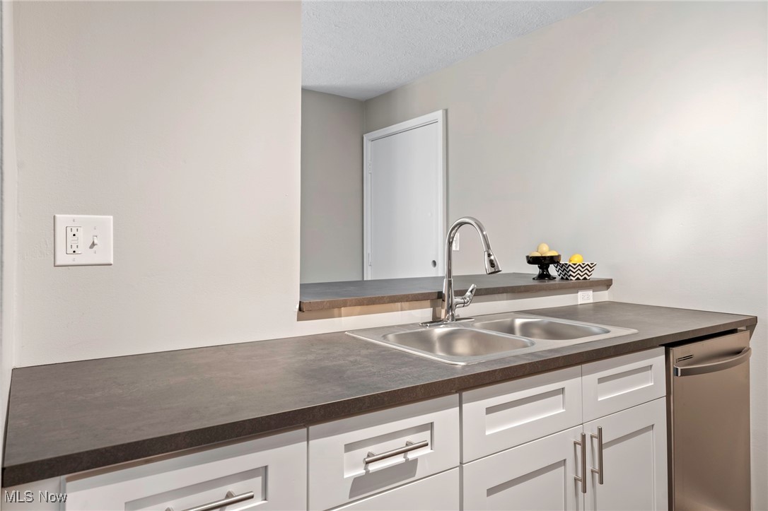 Cleveland, Ohio 44102, United States, 1 Bedroom Bedrooms, ,1 BathroomBathrooms,Residential,Pending,207215