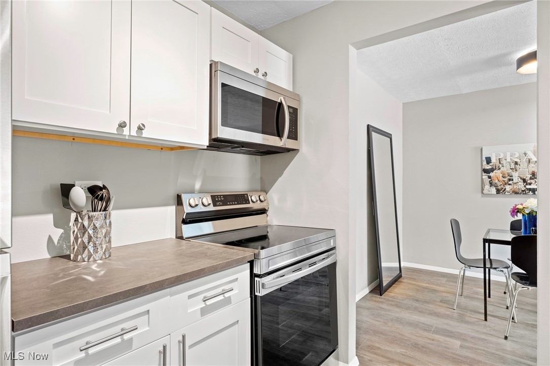 Cleveland, Ohio 44102, United States, 1 Bedroom Bedrooms, ,1 BathroomBathrooms,Residential,Pending,207215