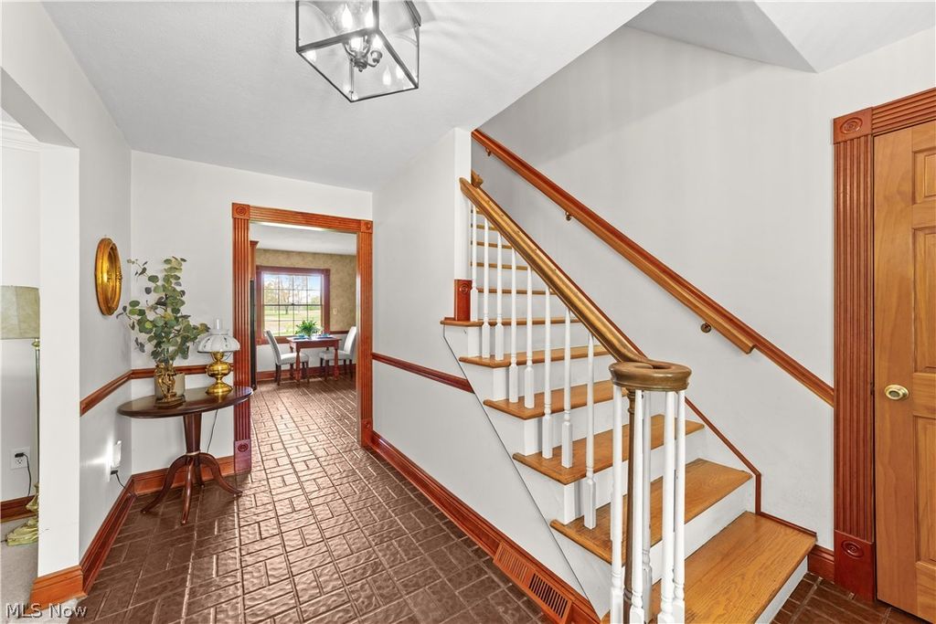 Photo of 8730 Bainbridge Road, Chagrin Falls, OH 44023 (MLS # 5207315)