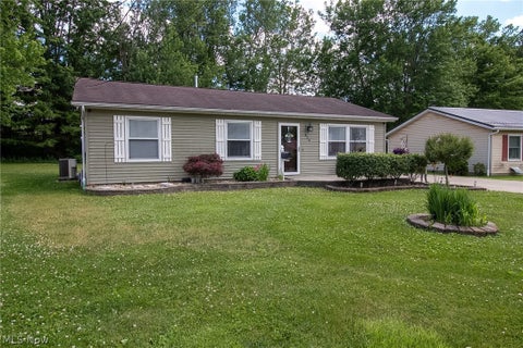 Homes For Sale - 824 S Nearing Circle<br/> Geneva, OH 44041