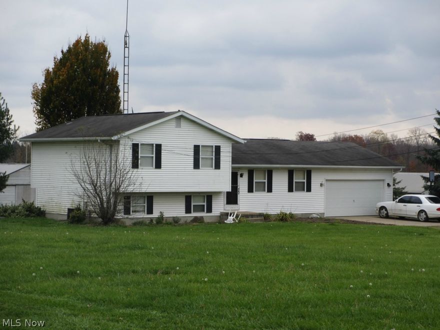 Absolute Auction, sells to the highest bidder on location: Thursday – April 30th, 2015 – 5:30 PM
25-Acre Hobby Farm
Three Bedroom Home – (10) 40’x300’ Barns – Adaptable To Many Uses
20-Grain Bins – Natural Gas Heat
Stark County – Marlboro Township – Marlington Local Schools
PROPERTY FEATURES: Nice 24.83 acres situated in Marlboro Twp. Split level home built in 1990’ having approx. 1,344 sq ft, three bedrooms, full bath and two-car garage. All natural gas heat, two water wells and septic. (10) former poultry barns, generator house, storage sheds and graveled parking lot.  Loads of possibilities with frontage on Reeder Ave. and Breit St. ½ real estate taxes $1,157.21. Call Jeff Kiko with questions on how to buy.
TERMS ON REAL ESTATE: 15% down auction day, balance due at closing. There will be a 10% buyer premium added to the final bid to determine the purchase price. Any desired inspections must be made prior to bidding. All information contained herein was derived from sources bel