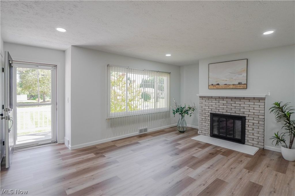 Photo of 1548 Sunside Drive, Akron, OH 44321 (MLS # 5192773)