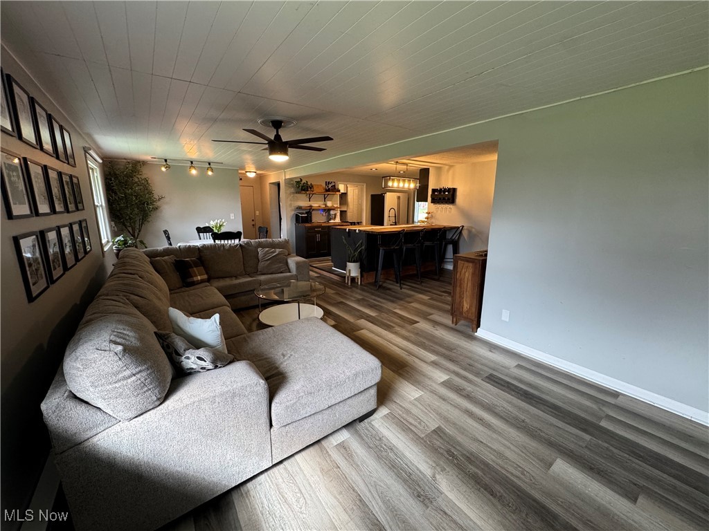 10962 Olmar Drive, Chardon, Ohio image 37