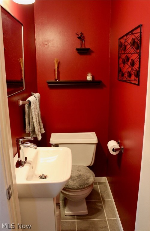 Main image without alt text