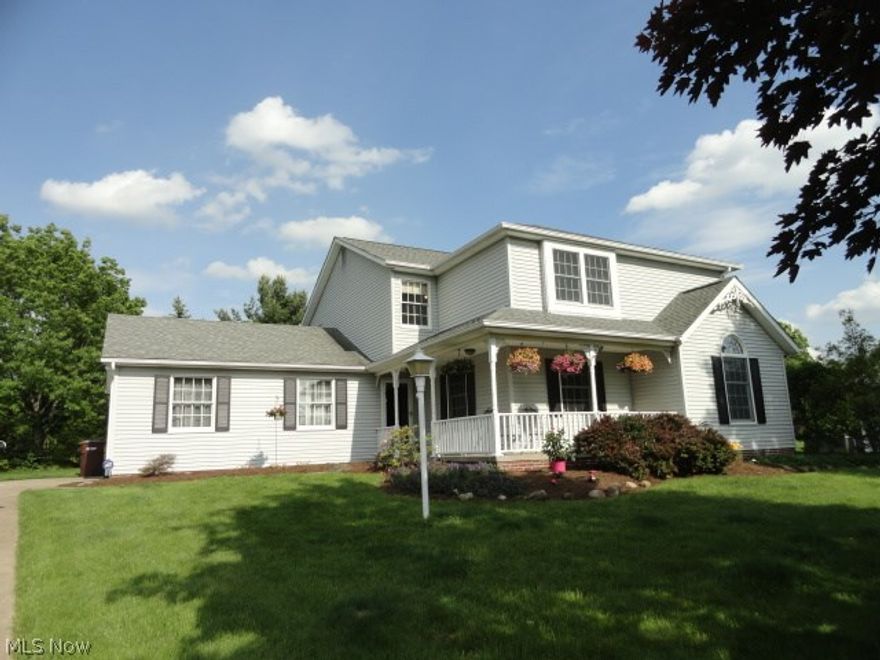 Warm and charming home on quiet cul-de-sac with beautiful hardwood floors in the living room, dining room and family room. Nice open floor plan, 4 spacious bedrooms and finished rec room on the lower level. Cozy sunroom overlooking private backyard. New roof in 2005, neutral decor. Convenient location to shopping and I-77.