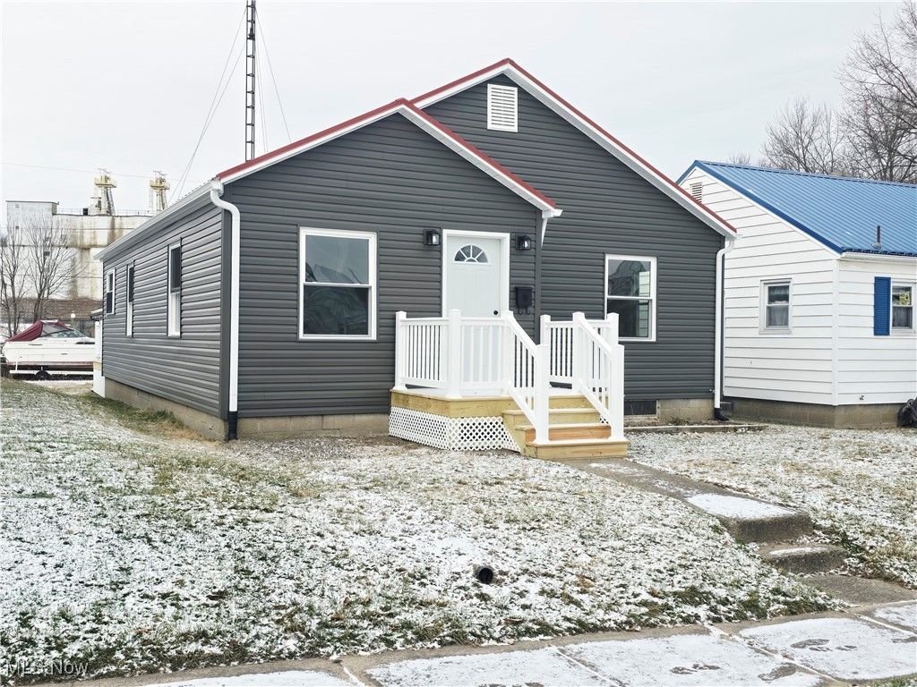 Photo of 255 Florence Avenue, Zanesville, OH 43701 (MLS # 5180265)