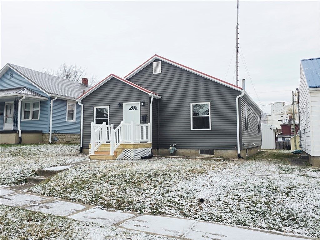 Photo of 255 Florence Avenue, Zanesville, OH 43701 (MLS # 5180265)