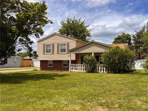 Homes For Sale - 5664 Colgate Drive<br/> Youngstown, OH 44515