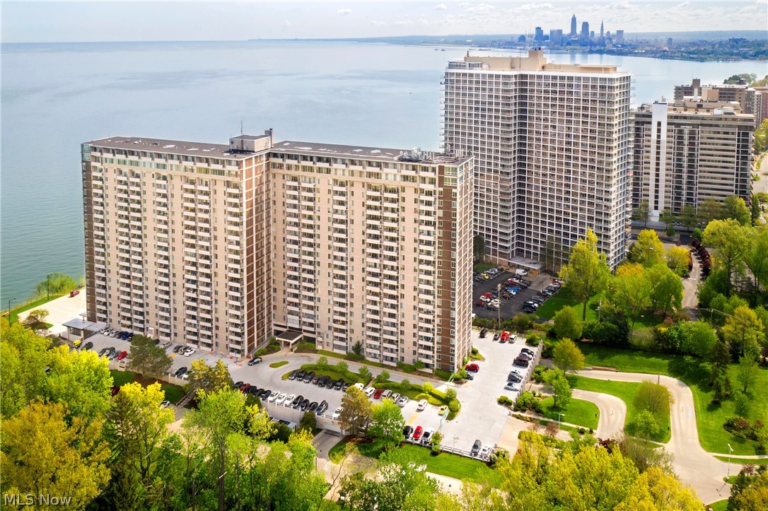 Carlyle Condo - Residential Lease