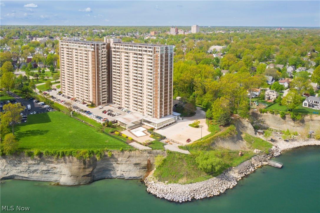 Carlyle Condo - Residential Lease