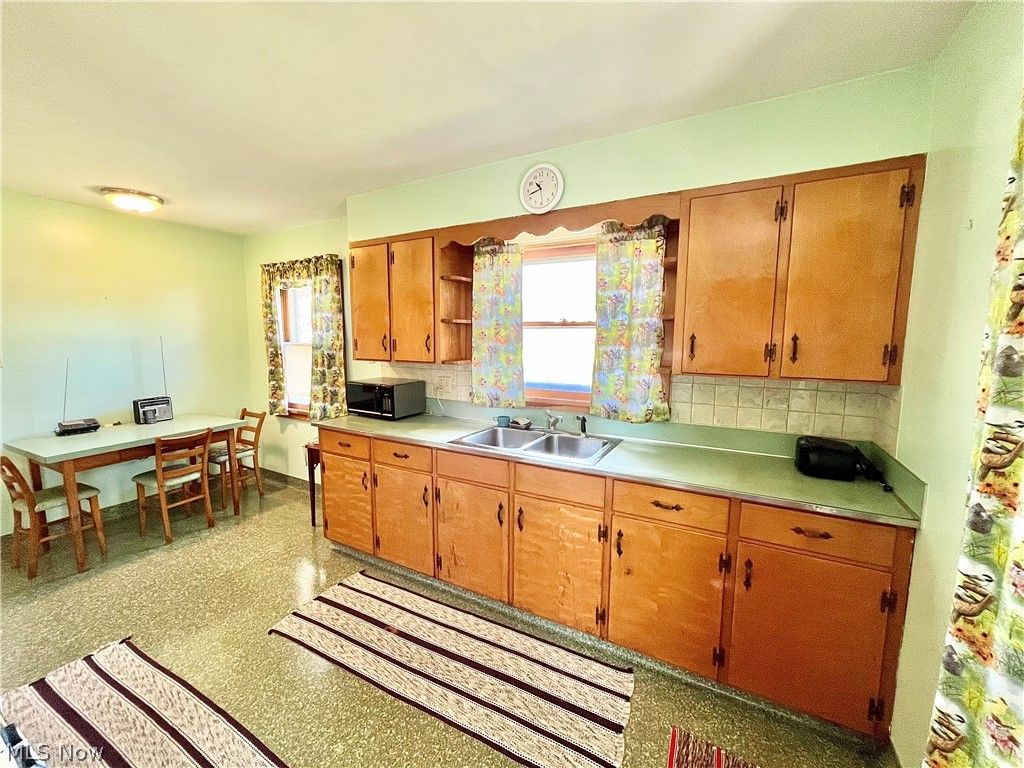 Photo of 716 Grove Street, Conneaut, OH 44030 (MLS # 5194930)