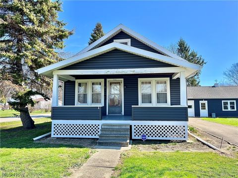 Homes For Sale - 716 Grove Street<br/> Conneaut, OH 44030