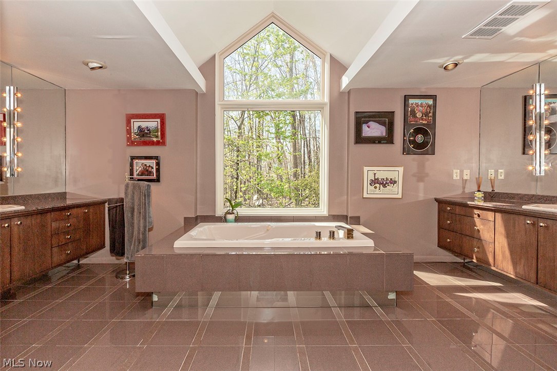 Edwin J Mapes Jr 01 - Residential Lease