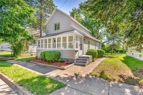 Photo of 1909 2nd Street SW, Akron, OH 44314 (MLS # 5187601)