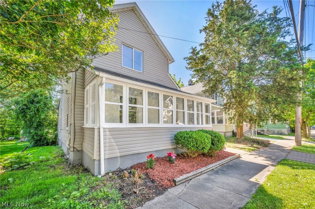 Photo of 1909 2nd Street SW, Akron, OH 44314 (MLS # 5187601)