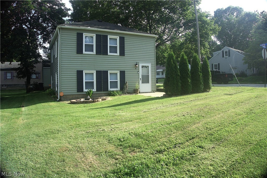 Photo of 34 Kenmore Avenue, Barberton, OH 44203 (MLS # 5224147)