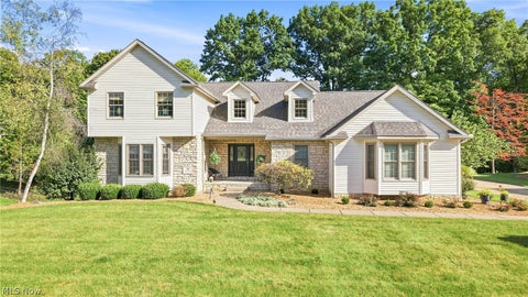 Homes For Sale - 30 White Oak Court<br/> Canfield, OH 44406