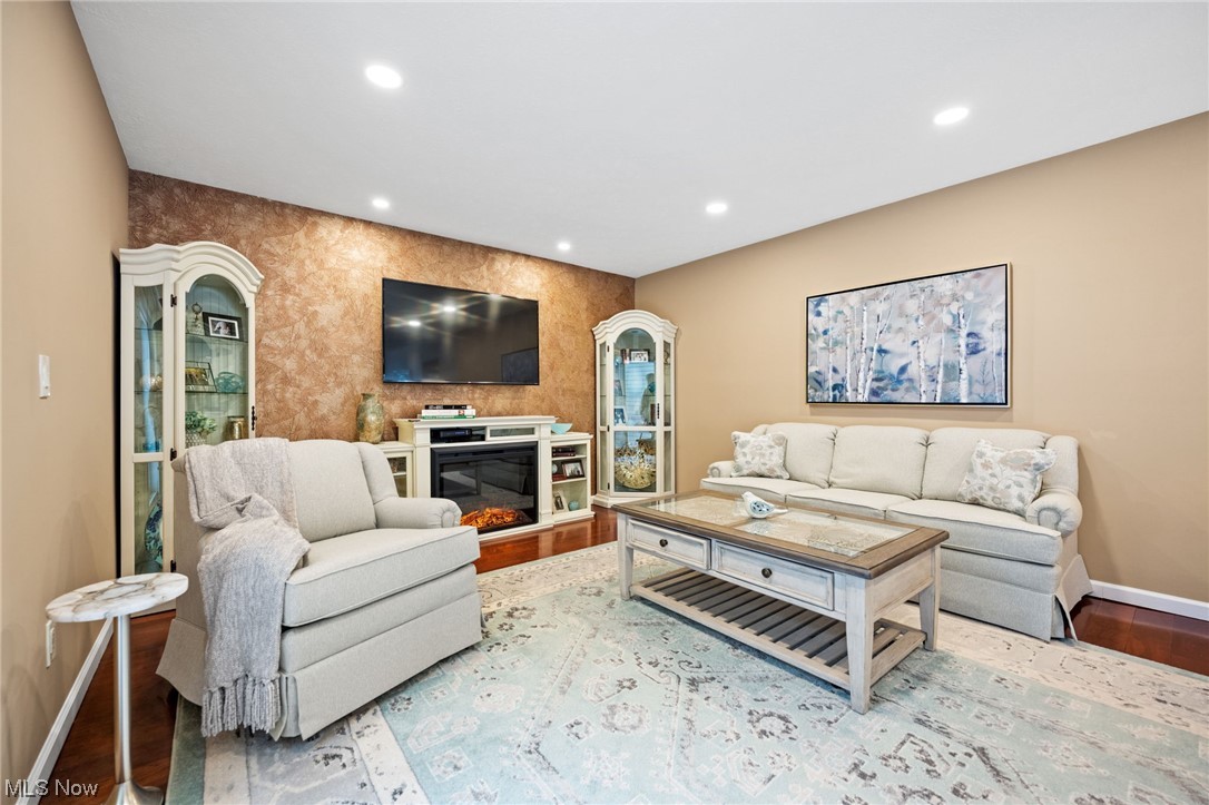 Trees Condo - Residential