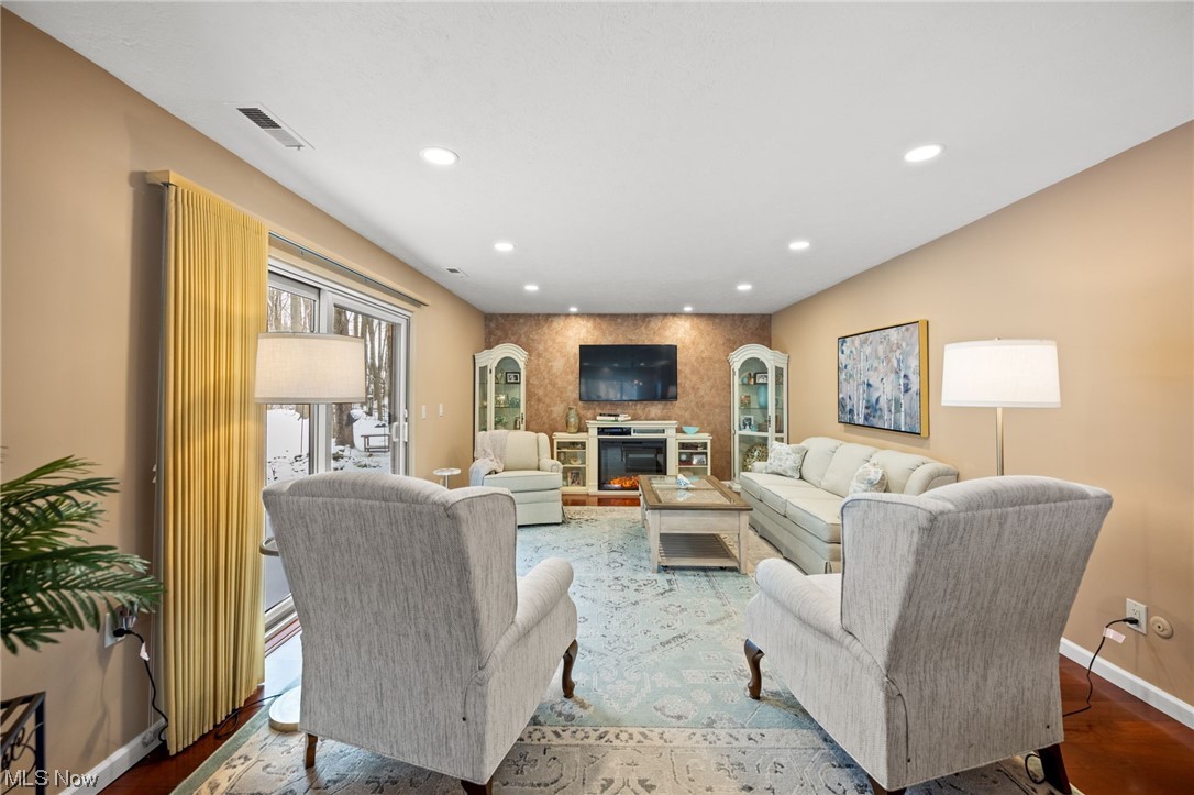 Trees Condo - Residential