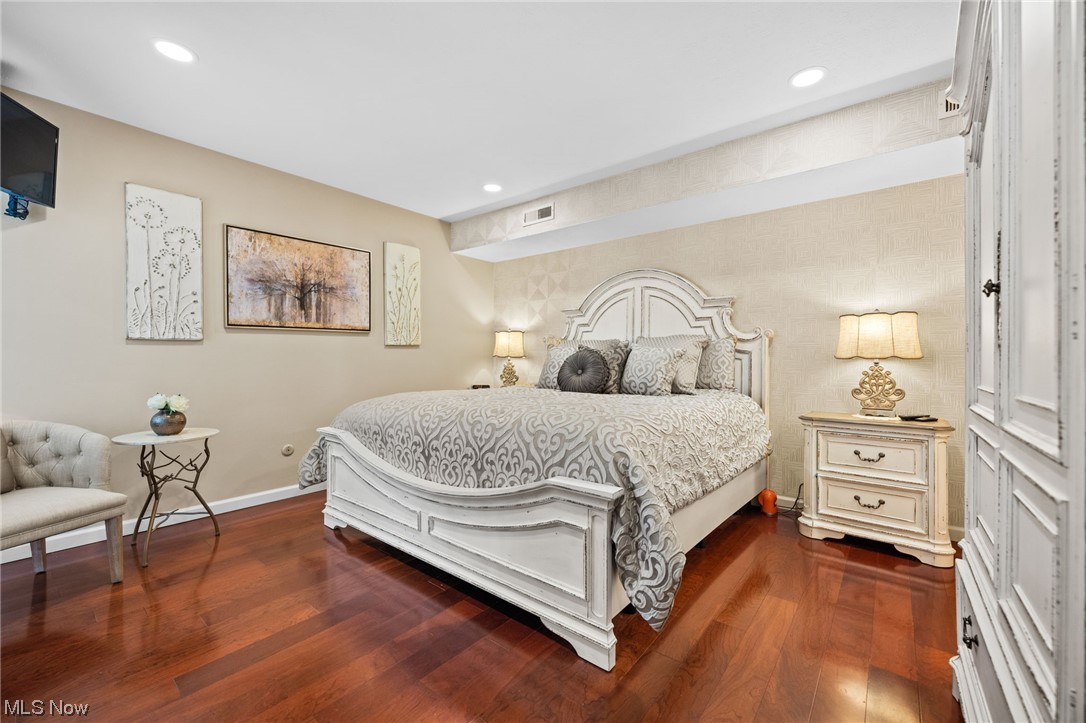 Trees Condo - Residential