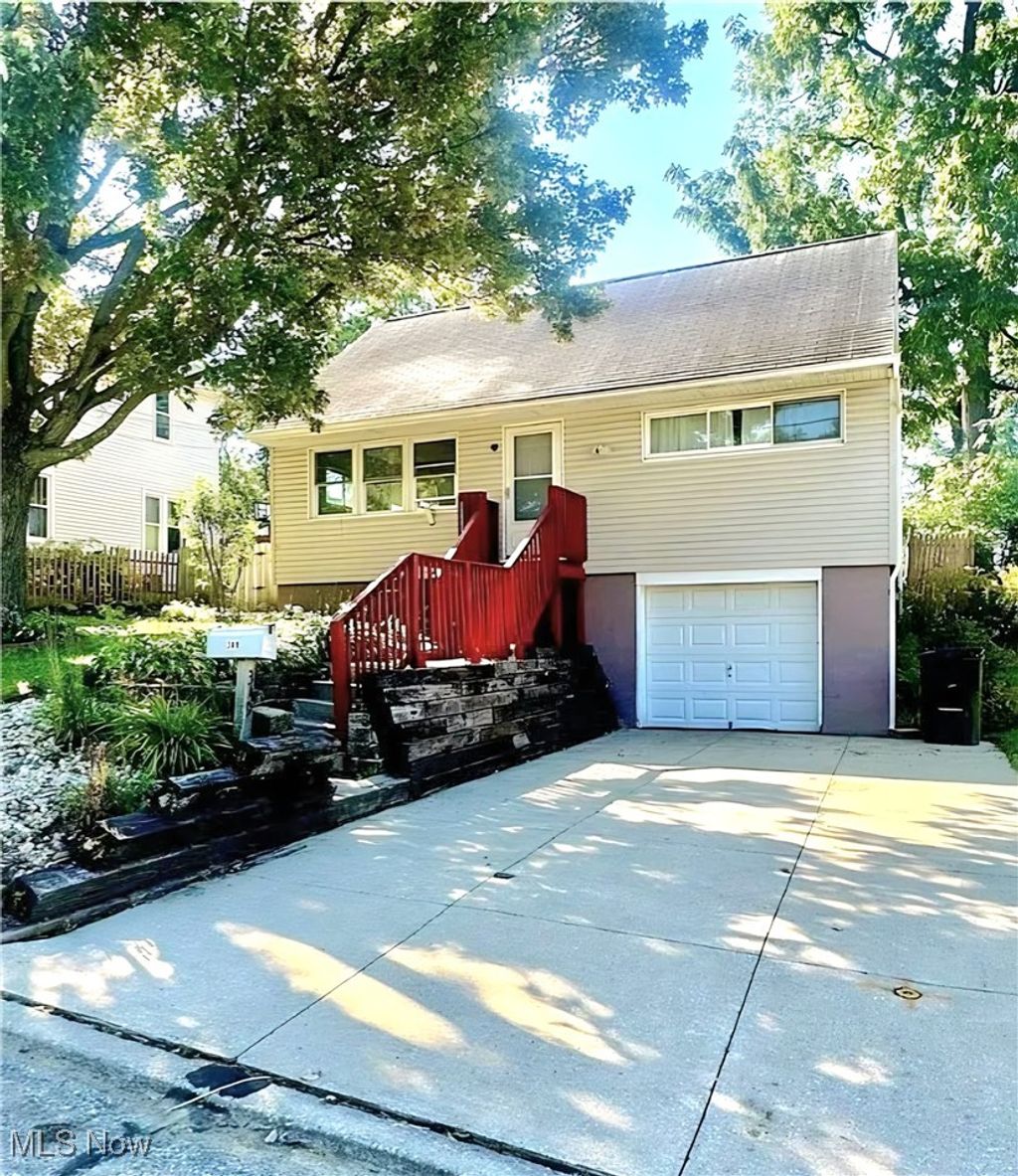 Photo of 349 Elm Street, Wadsworth, OH 44281 (MLS # 5184208)