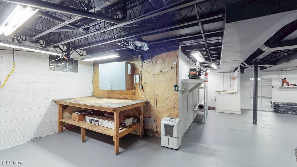 Akron, Ohio 44303, United States, 4 Bedrooms Bedrooms, ,3 BathroomsBathrooms,Residential,Contingent,154744