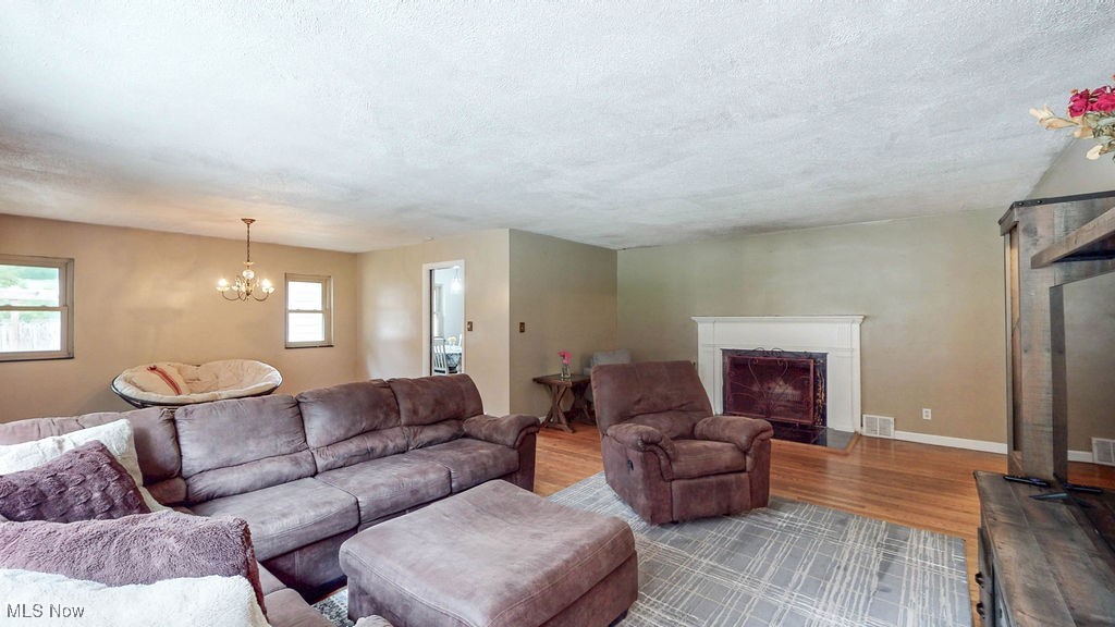 Akron, Ohio 44303, United States, 4 Bedrooms Bedrooms, ,3 BathroomsBathrooms,Residential,Contingent,154744