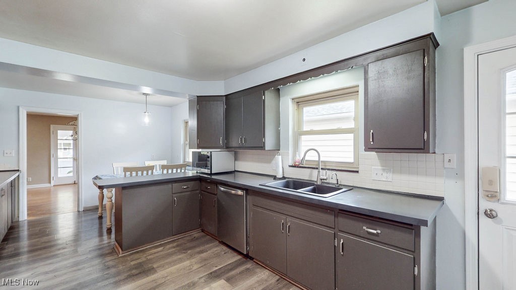 Akron, Ohio 44303, United States, 4 Bedrooms Bedrooms, ,3 BathroomsBathrooms,Residential,Contingent,154744