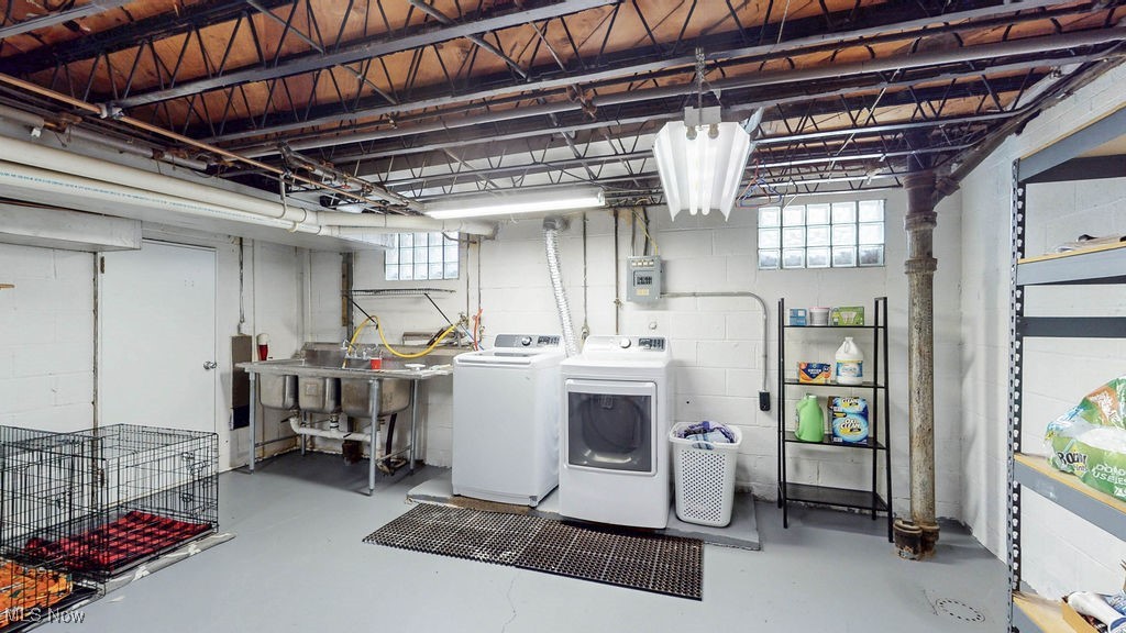 Akron, Ohio 44303, United States, 4 Bedrooms Bedrooms, ,3 BathroomsBathrooms,Residential,Contingent,154744