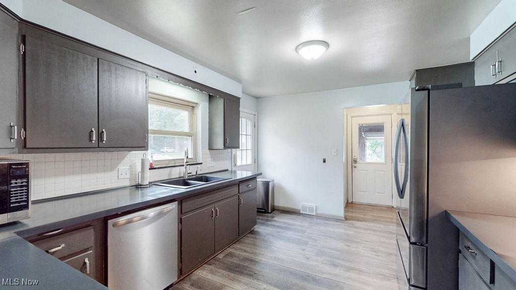 Akron, Ohio 44303, United States, 4 Bedrooms Bedrooms, ,3 BathroomsBathrooms,Residential,Contingent,154744