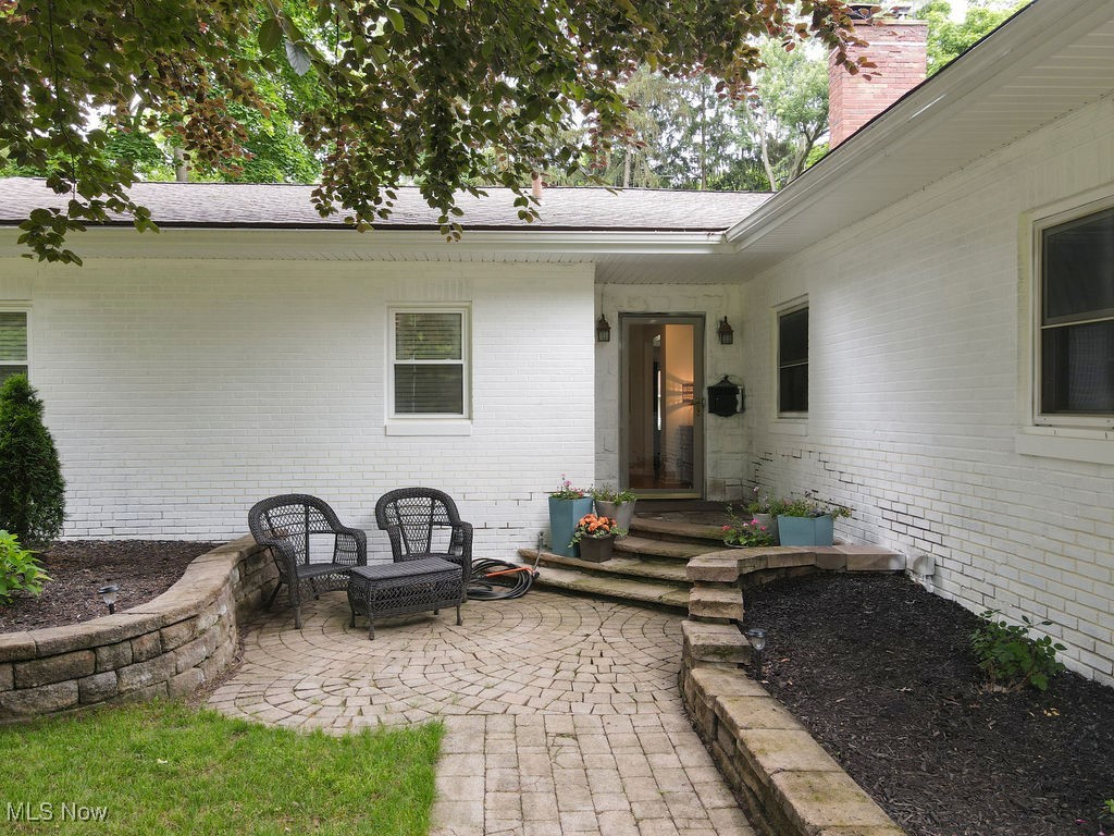 566 Oneida Avenue