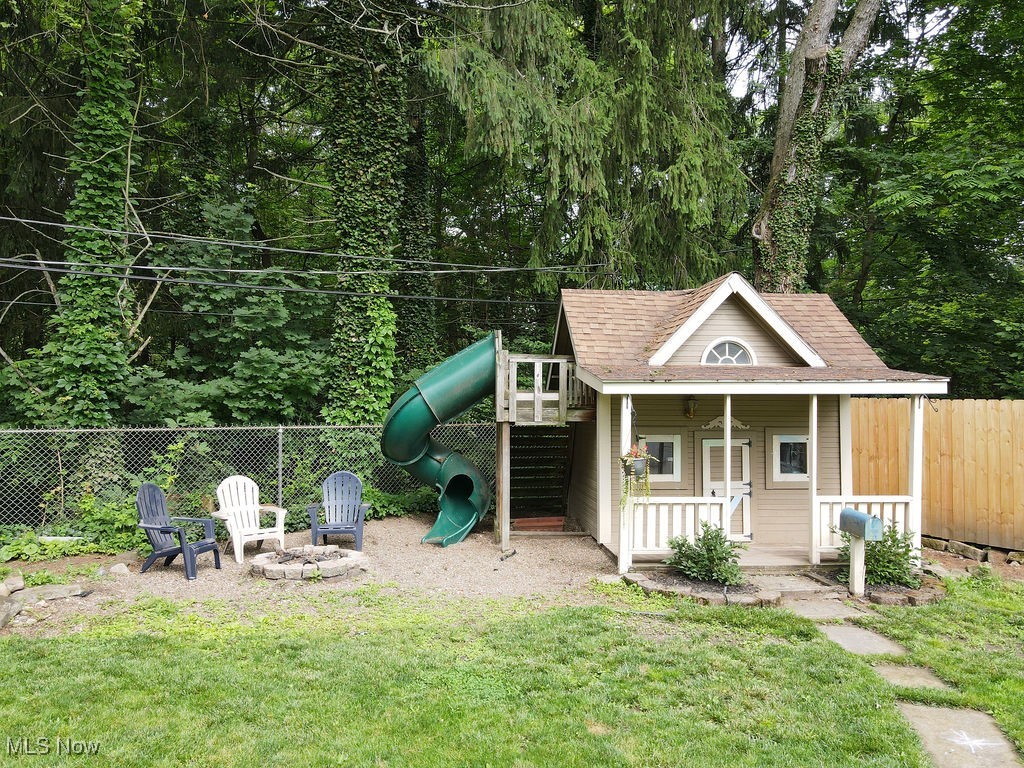 Akron, Ohio 44303, United States, 4 Bedrooms Bedrooms, ,3 BathroomsBathrooms,Residential,Contingent,154744