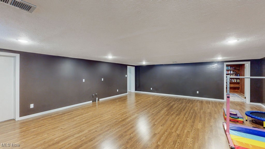 Akron, Ohio 44303, United States, 4 Bedrooms Bedrooms, ,3 BathroomsBathrooms,Residential,Contingent,154744