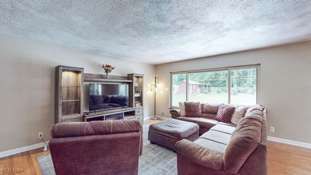 Akron, Ohio 44303, United States, 4 Bedrooms Bedrooms, ,3 BathroomsBathrooms,Residential,Contingent,154744