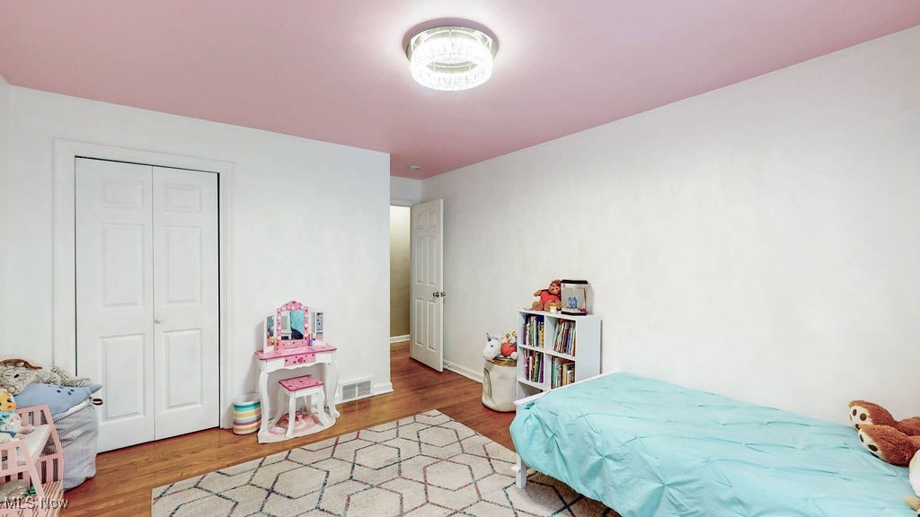 Akron, Ohio 44303, United States, 4 Bedrooms Bedrooms, ,3 BathroomsBathrooms,Residential,Contingent,154744