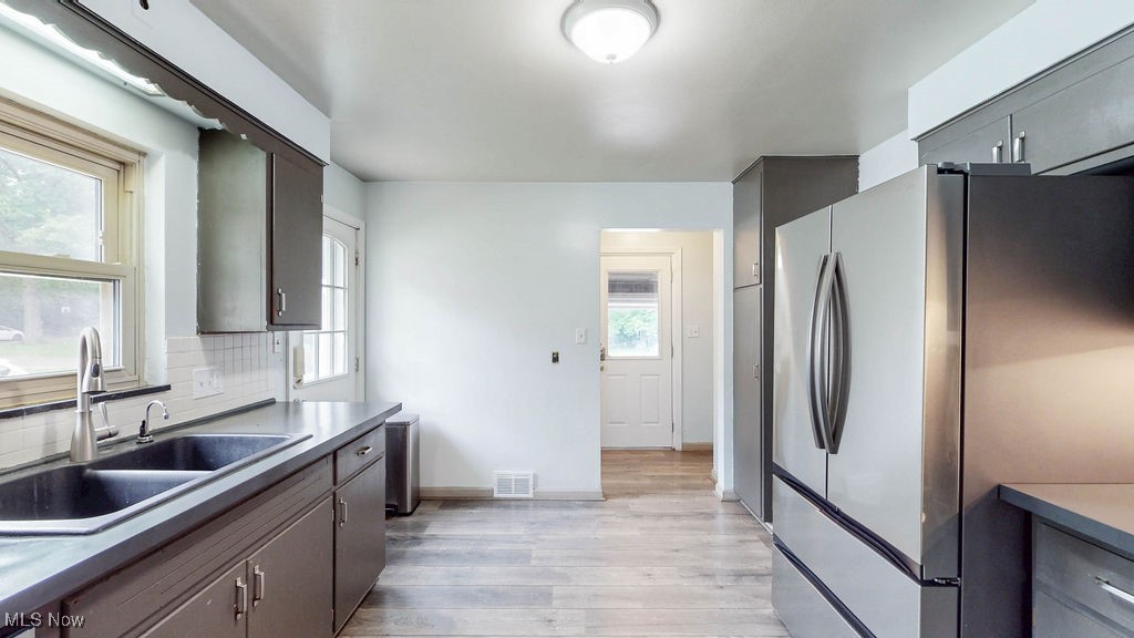 Akron, Ohio 44303, United States, 4 Bedrooms Bedrooms, ,3 BathroomsBathrooms,Residential,Contingent,154744