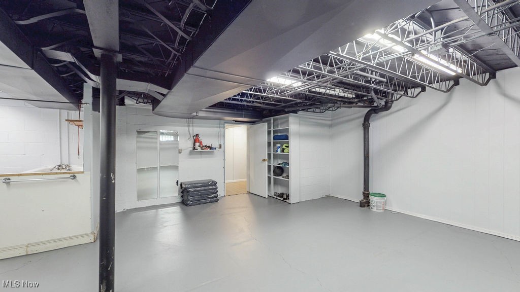 Akron, Ohio 44303, United States, 4 Bedrooms Bedrooms, ,3 BathroomsBathrooms,Residential,Contingent,154744