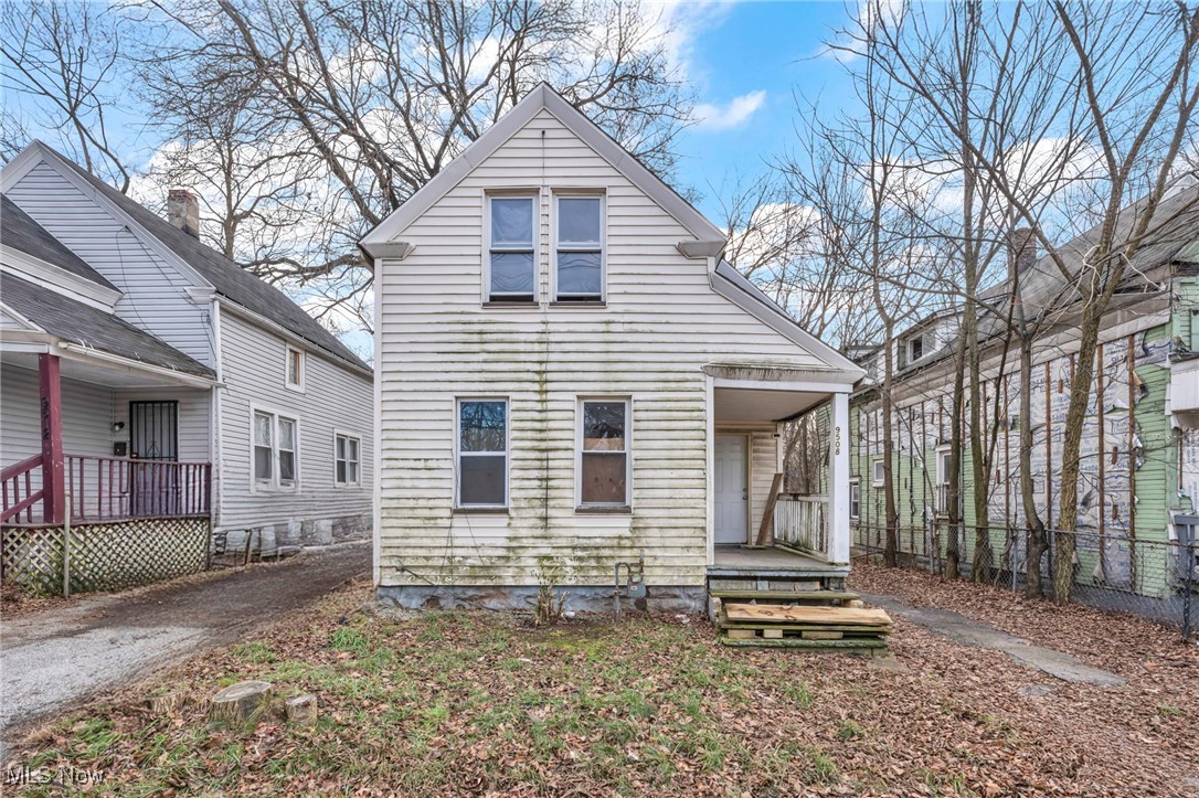 This property presents a prime investment opportunity for those looking to capitalize on the rental market. While the home requires a full rehab, its potential rental income of $1,500 per month post-renovation makes it a lucrative prospect. With the right vision and investment, transform this diamond in the rough into a profitable rental asset!
