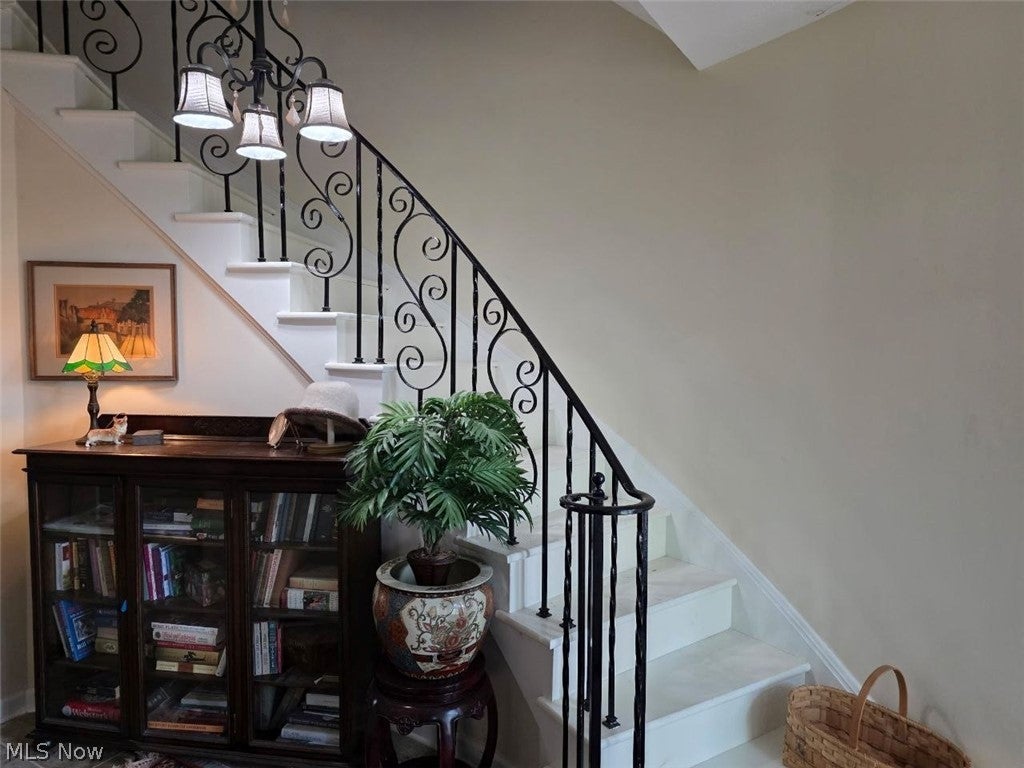 13 Meadowlawn Drive 4