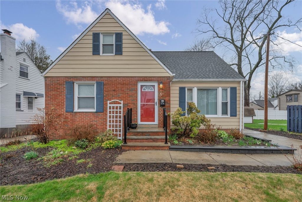 Photo of 174 E 286th Street, Willowick, OH 44095 (MLS # 5198324)