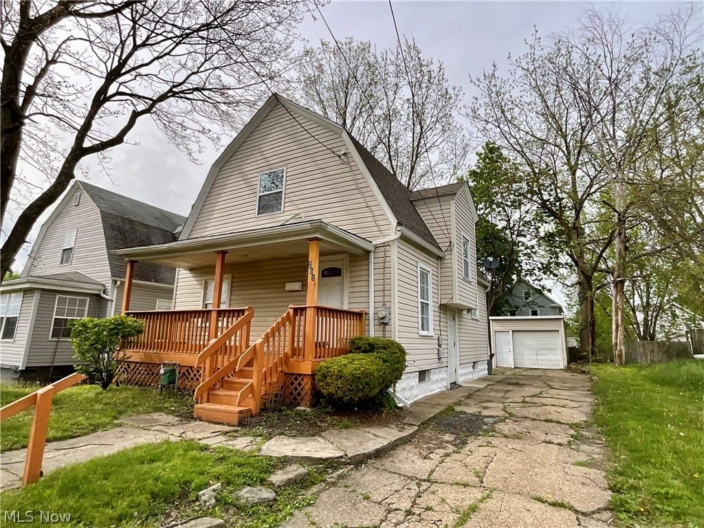 Photo of 261 Russell Avenue, Akron, OH 44311 (MLS # 5205379)