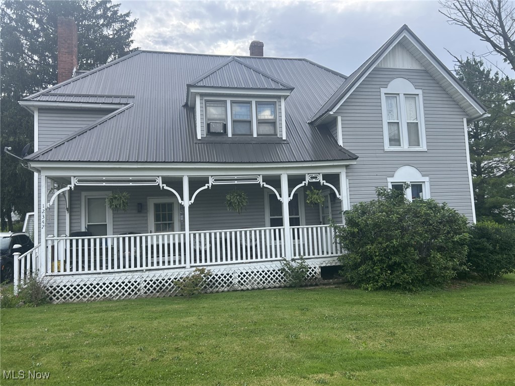 This three-unit apartment dwelling has established renters. The current rent per month totals $1,700. All units have outdoor lighting
Metal roof installed in 2020. This is a great investment and income opportunity. Call today to secure this investment opporunity.