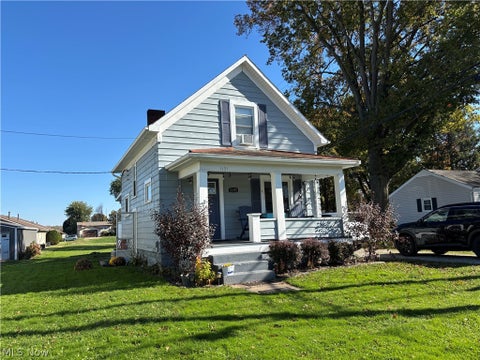 Photo of 1131 S Broadway Street, New Philadelphia, OH 44663 (MLS # 5255469)