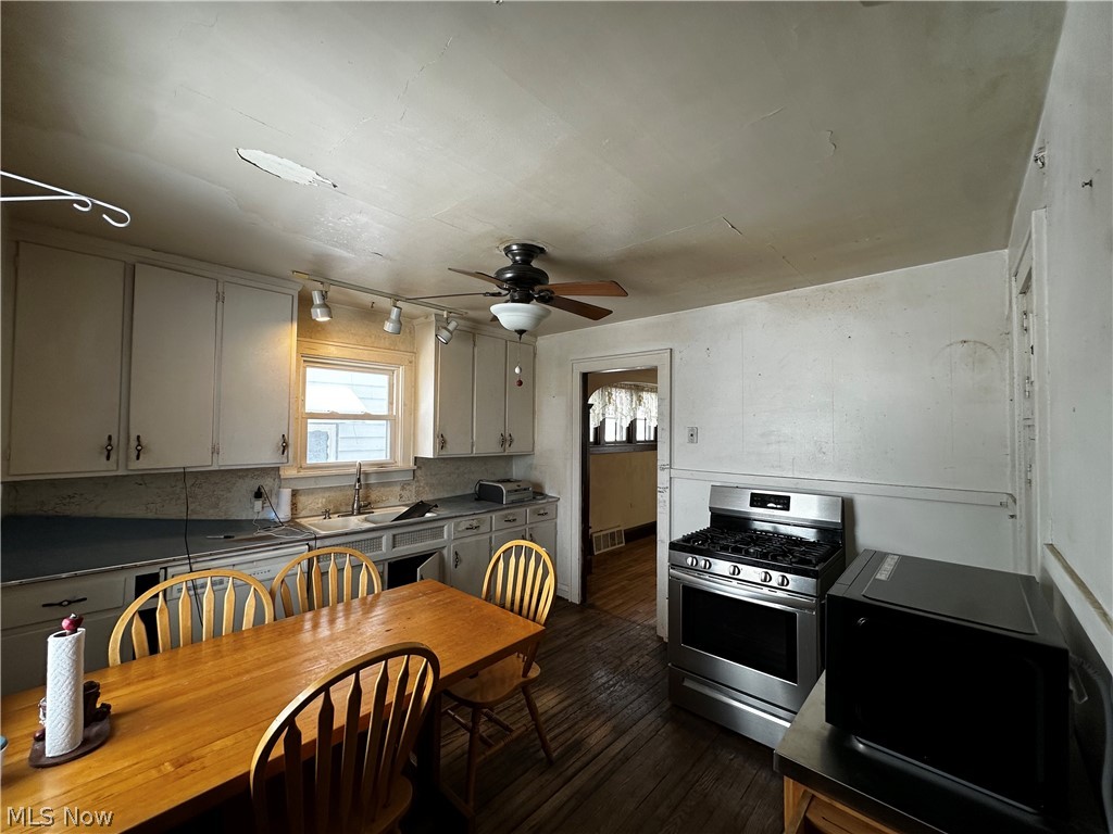 Parkdale Realty Companys - Residential