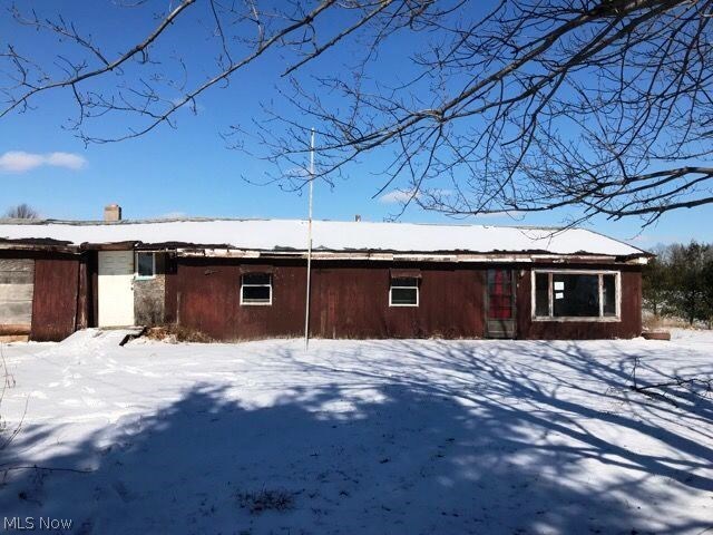 Build your own home on this +/-1 acre Lot in Carrollton, OH! Property currently
has a house on the Lot that is 3 bedroom, 1 bath with +/-1,776 SF. Come see how
you can maximize this great Lot to your liking. Make an offer today.