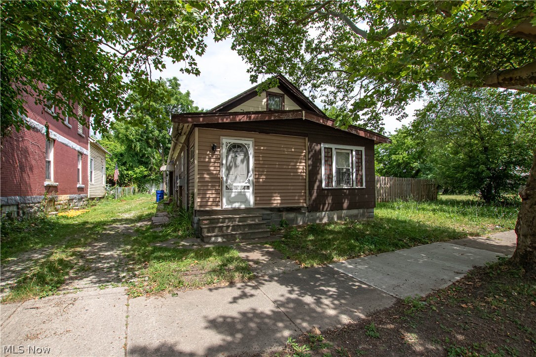 View Cleveland, OH 44127 house